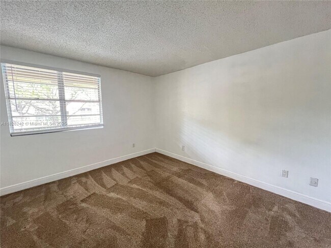 Building Photo - 1227 SW 46th Ave