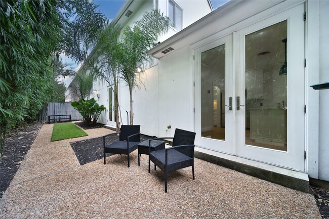 Building Photo - 33 River Hollow Ln