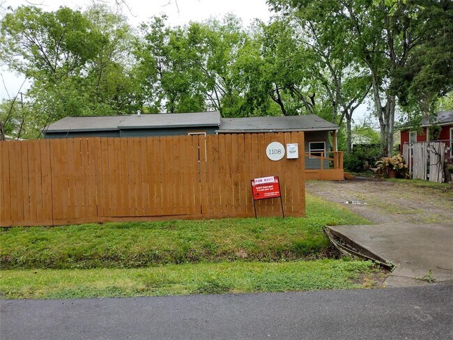 Primary Photo - 1108 Niagara St