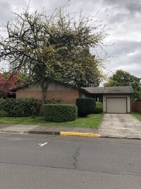 Building Photo - 800 NE 15th St