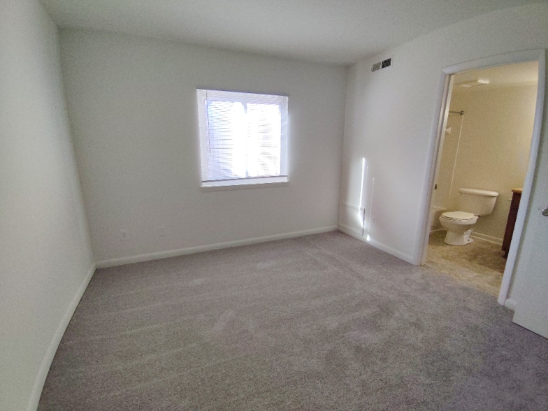 Building Photo - 600 Reusens Rd