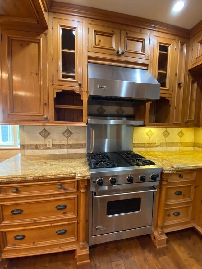 Building Photo - Beautiful 3 Bedroom Mission Canyon Home wi...