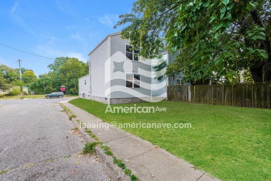 Building Photo - 2116 Griffiths Ave