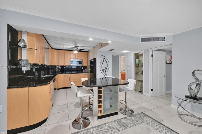 Building Photo - 6039 Collins Ave