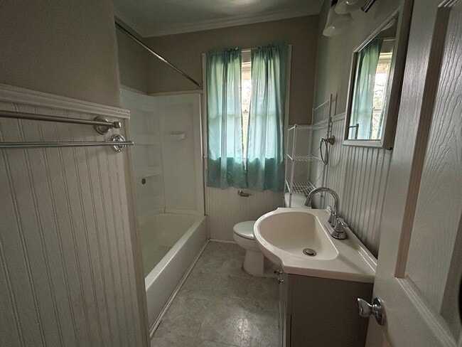 Building Photo - SUMMER MOVE-IN SPECIAL: $500 OFF 1ST MONTH...