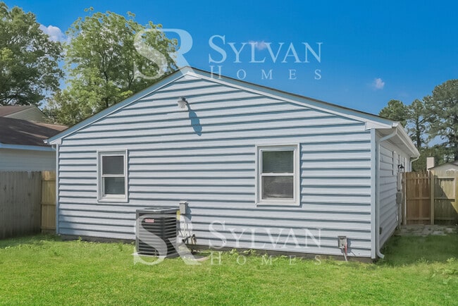 Building Photo - Enjoy living the good life in this 3 bedroom, 1 bathroom home