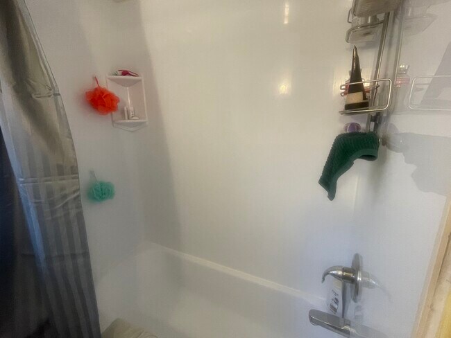 Building Photo - 462 Bartley Ave