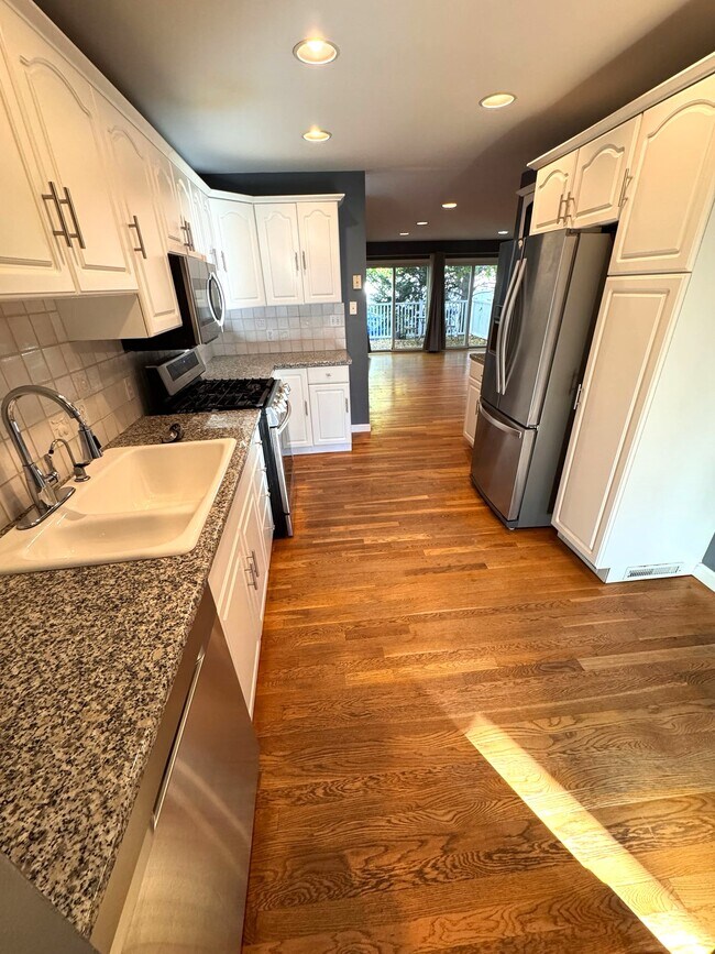 Building Photo - 37 Homer Ave