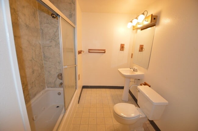 Building Photo - 3Bd/2.5Ba Lafayette Townhome Available Now