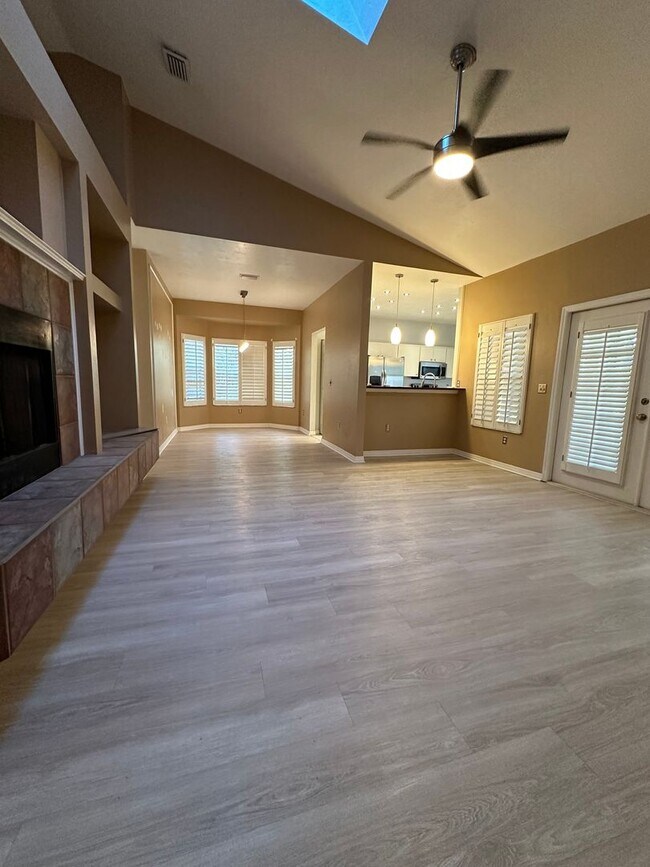 Building Photo - Capri Comfort with Style & Space – Limited-Time Offer: