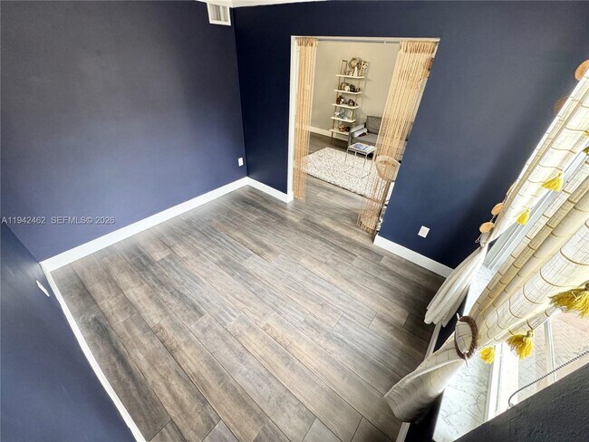 Building Photo - 520 SE 5 Ave