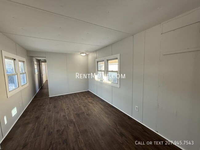 Building Photo - 681 Main Rd N