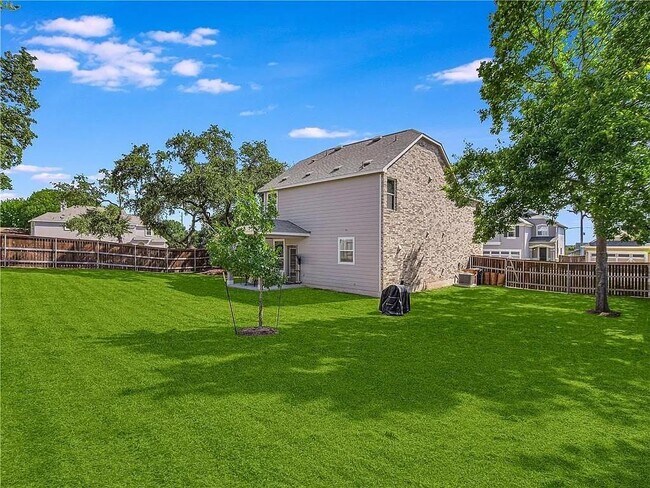 Building Photo - 808 Sandhill Branch Dr