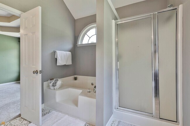 Building Photo - 100 Riverside Walk