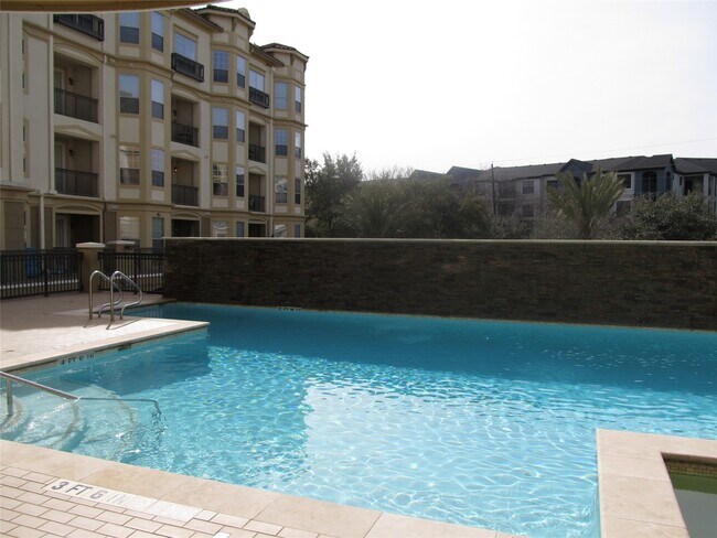 Building Photo - 7575 Kirby Dr