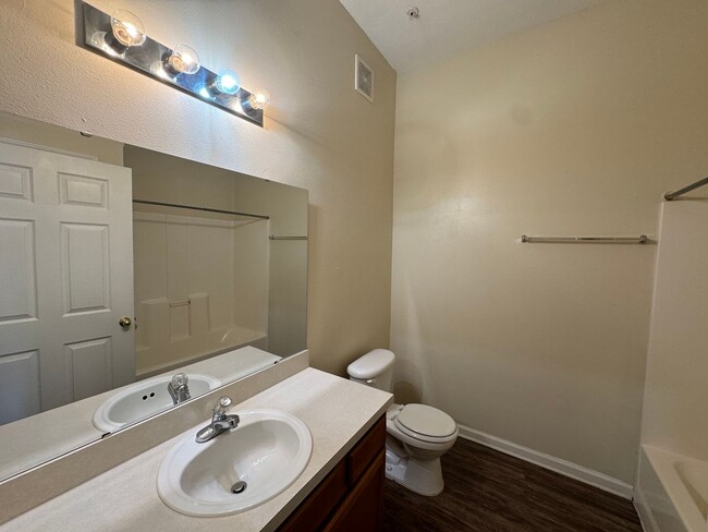 Building Photo - Move In Special! 1/2 Off 1st Months Rent T...