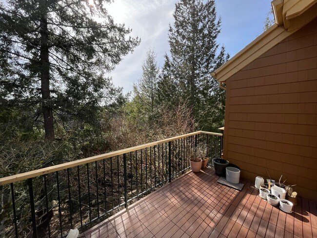 Building Photo - Incredible Forrest Park Townhome!! 2 bedroom, 2 bath, HUGE attached Garage!