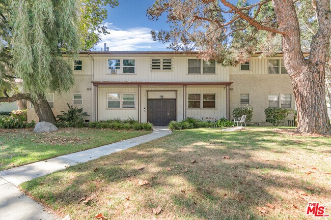 Building Photo - 5823 Bowcroft St