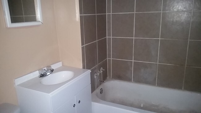 Building Photo - 309 E Edsel Ford Fwy