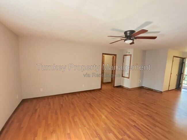 Building Photo - 506 S Pool St