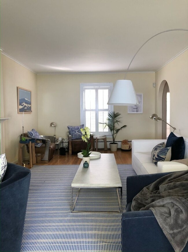 Building Photo - Maple Bluff House