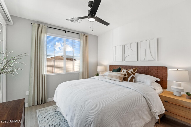 Building Photo - 1297 E Broadway Ave