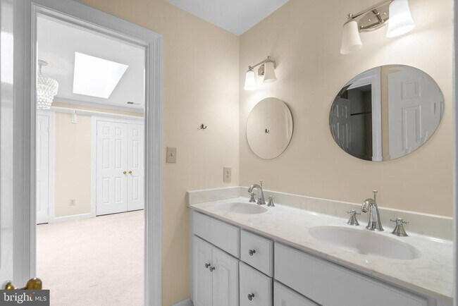 Building Photo - 1301 Daviswood Dr