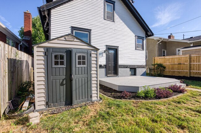 Building Photo - HOUSE FOR RENT