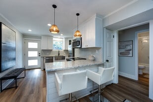 Building Photo - Plaza Midwood Apartments