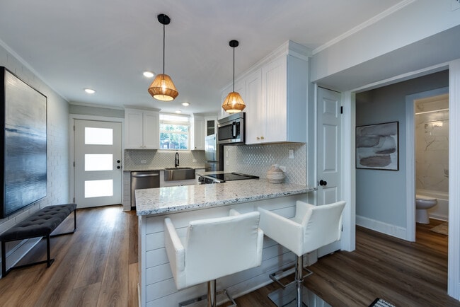 Building Photo - Country Club Apartments