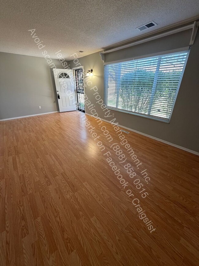 Building Photo - 3814 S Yosemite St