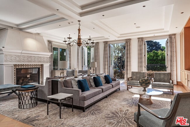 Building Photo - 618 N Beverly Dr