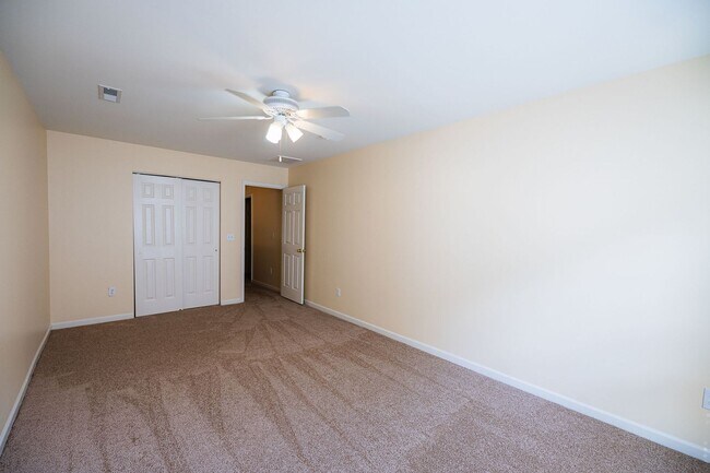 Building Photo - Stunning 6 bedroom 2.5 bathroom corner lot home in High Point with 2 car garage