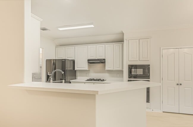 Building Photo - 71 N Queenscliff Cir