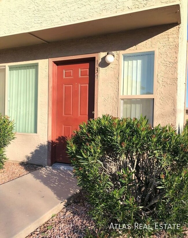 Building Photo - 4828 W Orangewood Ave