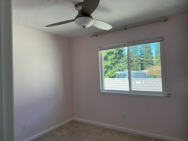 Building Photo - 122 Lakeridge Ln