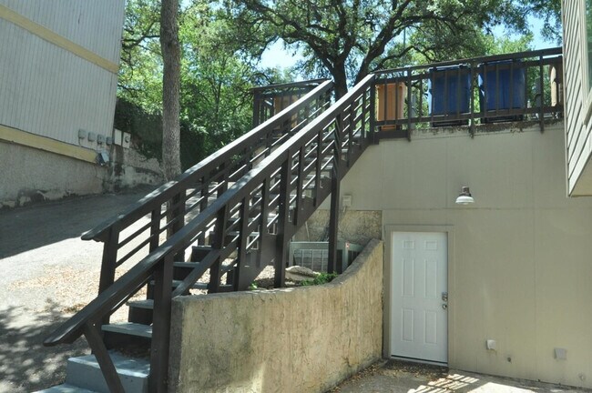 Building Photo - 2204 Trailside Dr