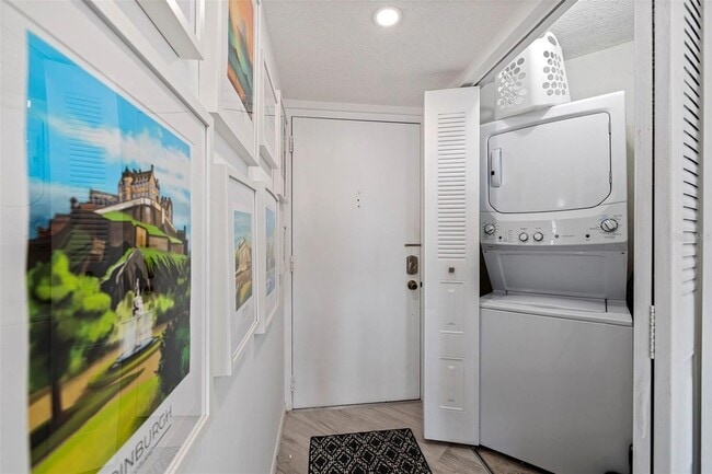 Building Photo - 6145 Sun Blvd