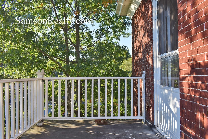 Building Photo - 136 Irving Ave