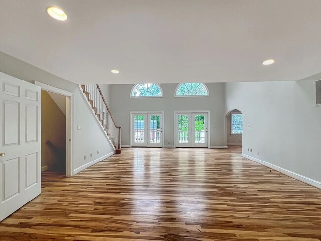 Building Photo - Secluded Near West End 5 bedroom