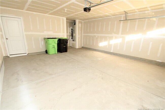 Building Photo - 510 Light Oak Wy