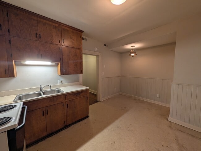Building Photo - 1129 Rivermont, Unit 3