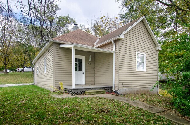 Building Photo - 2 Bed 1 Bath House