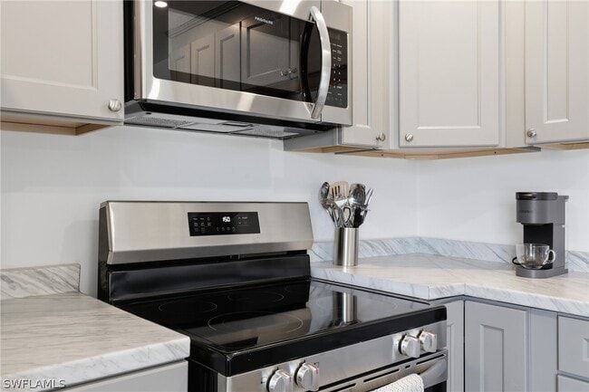 Building Photo - 1046 Periwinkle Way