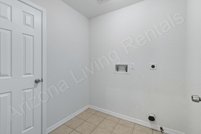 Building Photo - 2811 Harrod Ave