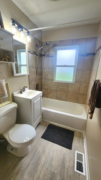 Building Photo - 1036 Forest Ave