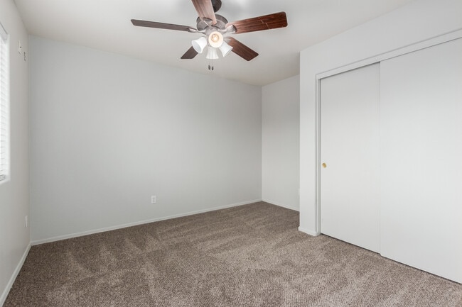 Building Photo - 2574 E Meadow Mist Ln