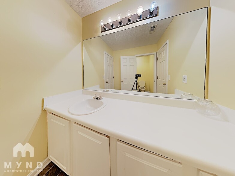 Building Photo - 4615 Legacy Square