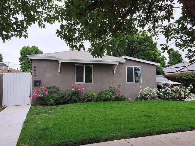 Building Photo - 6657 Zelzah Ave