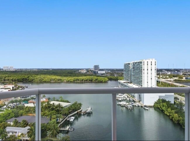 Building Photo - 16500 Collins Ave